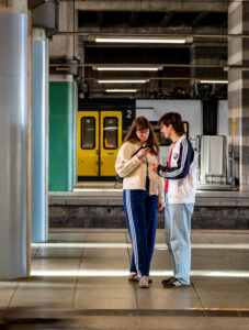 Auf dem Bahnsteig